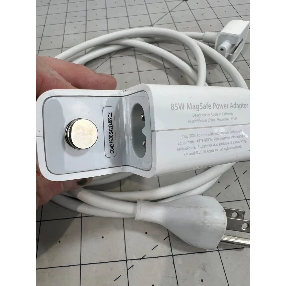 Apple White Power Adapter with Cable